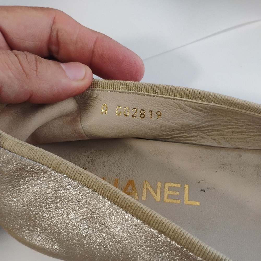 Chanel Flats metallic leather iconic shoes - Picture 9 of 16